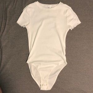 H&M white short- sleeved bodysuit